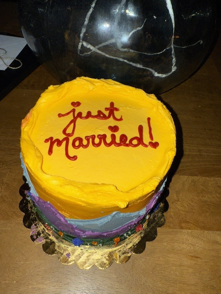 Wedding cake reading Just Married